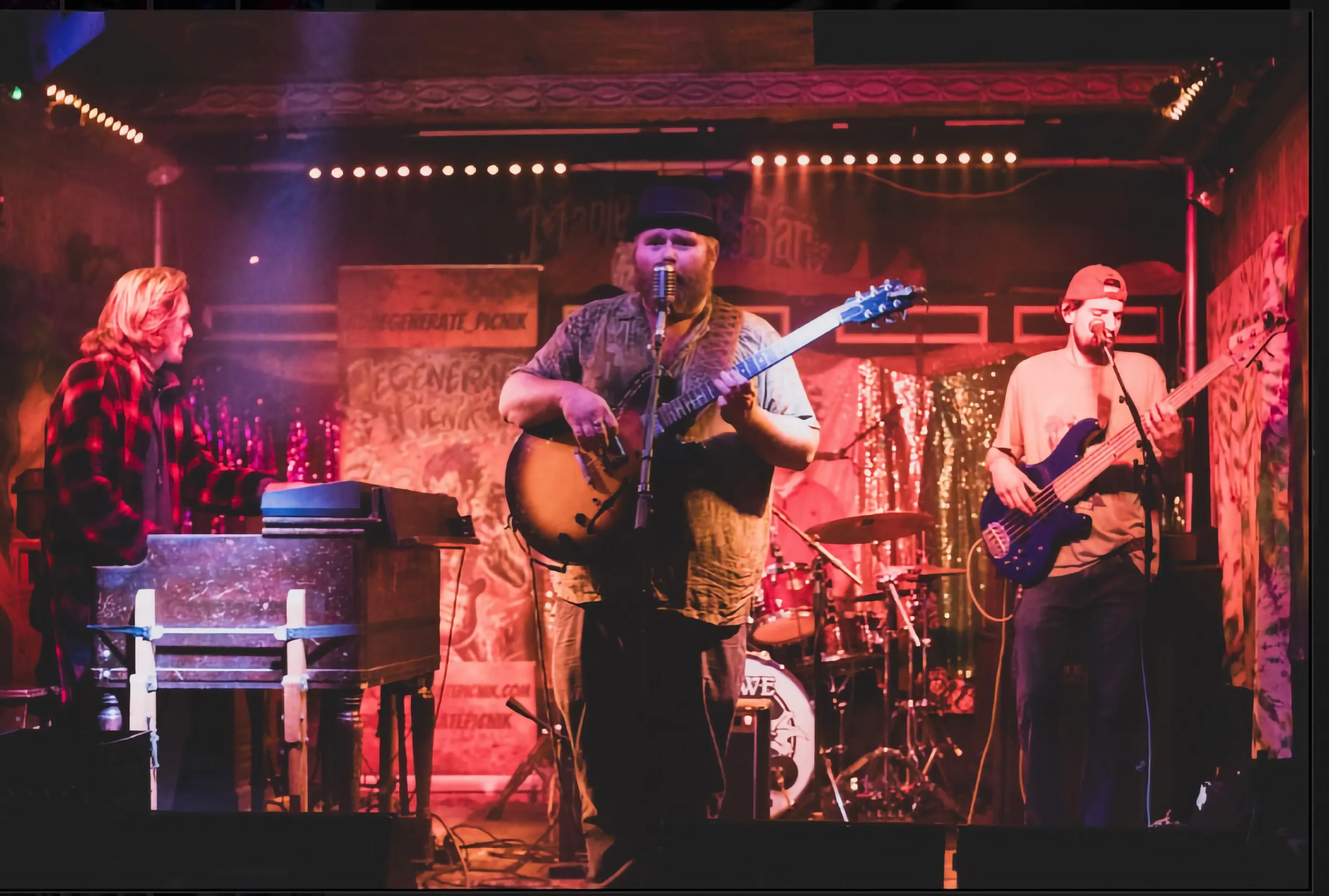 Degenerate Picnik performing live